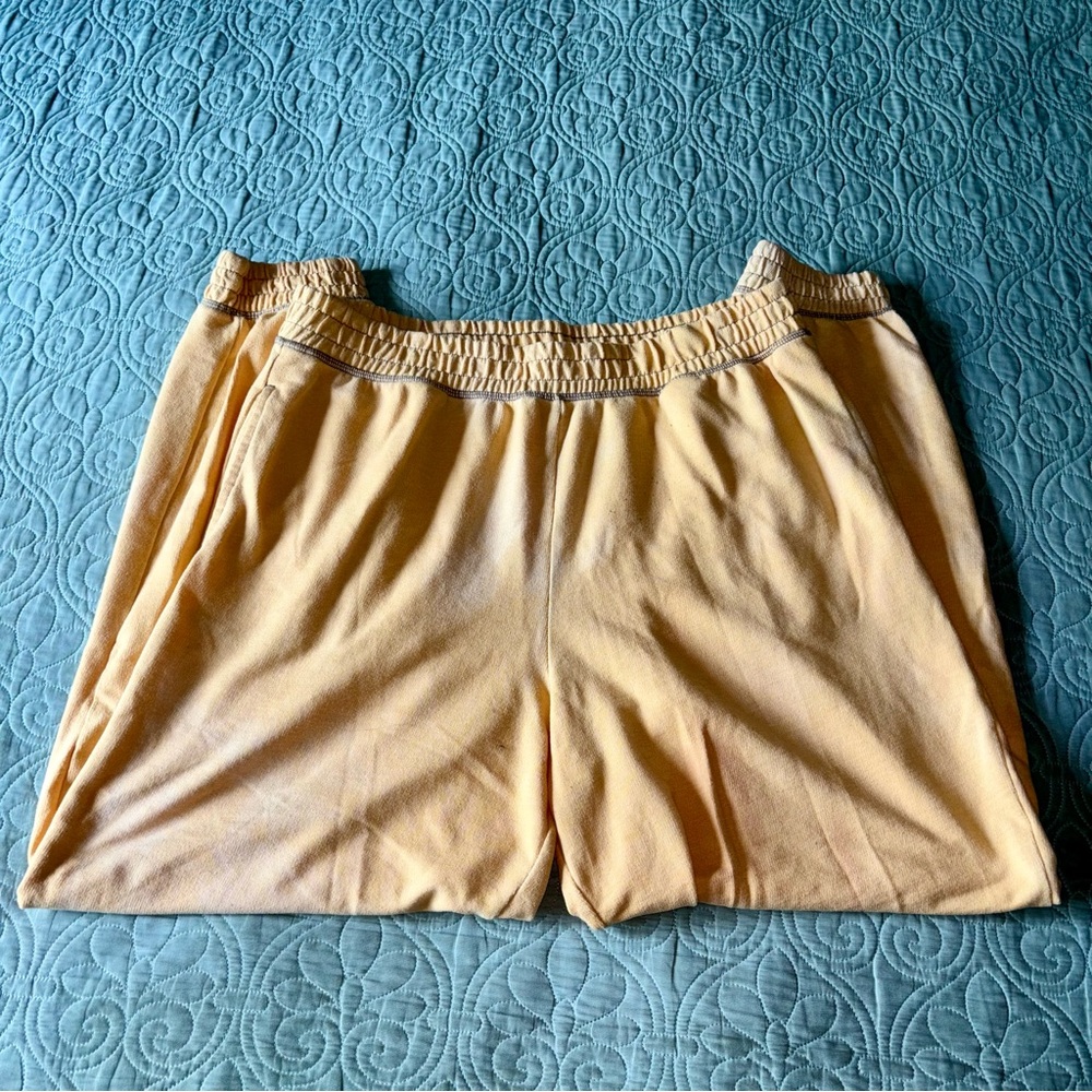 🩷SO Orange Cream Sweats